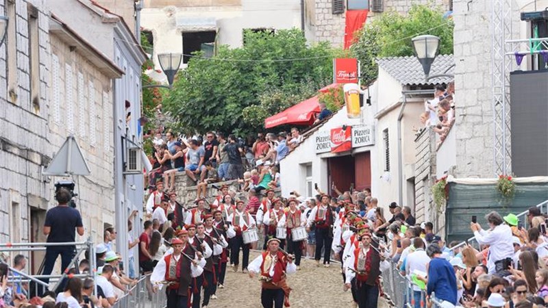 Plenković u Sinju: Krasna tradicija hrvatske povijesti i junaštva. Alkarima neka je oko sokolovo i čvrsta desnica